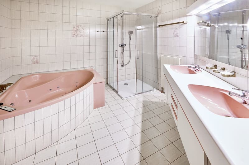 Traumhafte Chalet-Villa mit grossem Inhouse-Pool (17)