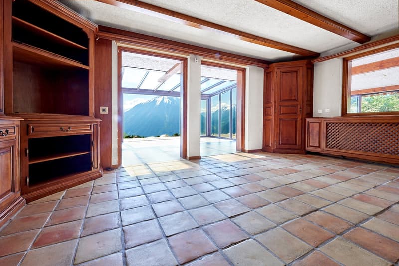Traumhafte Chalet-Villa mit grossem Inhouse-Pool (11)