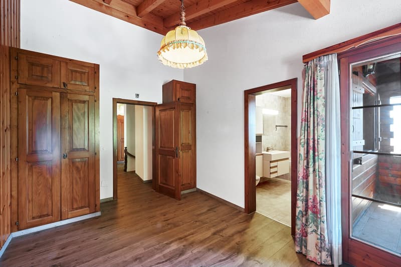 Traumhafte Chalet-Villa mit grossem Inhouse-Pool (14)