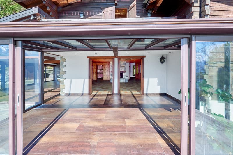 Traumhafte Chalet-Villa mit grossem Inhouse-Pool (9)