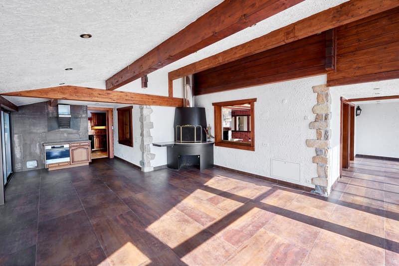 Traumhafte Chalet-Villa mit grossem Inhouse-Pool (8)