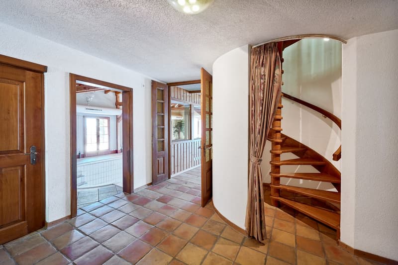 Traumhafte Chalet-Villa mit grossem Inhouse-Pool (13)