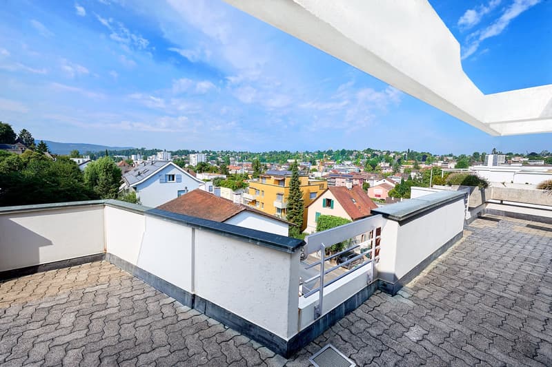 Gepflegte 2.5-Zimmer-Attikawohnung mit wunderbarer Weitsicht über Binningen (3)