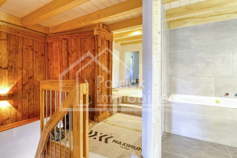 Ferme en zone village avec appartement rénové et potentiel (9)