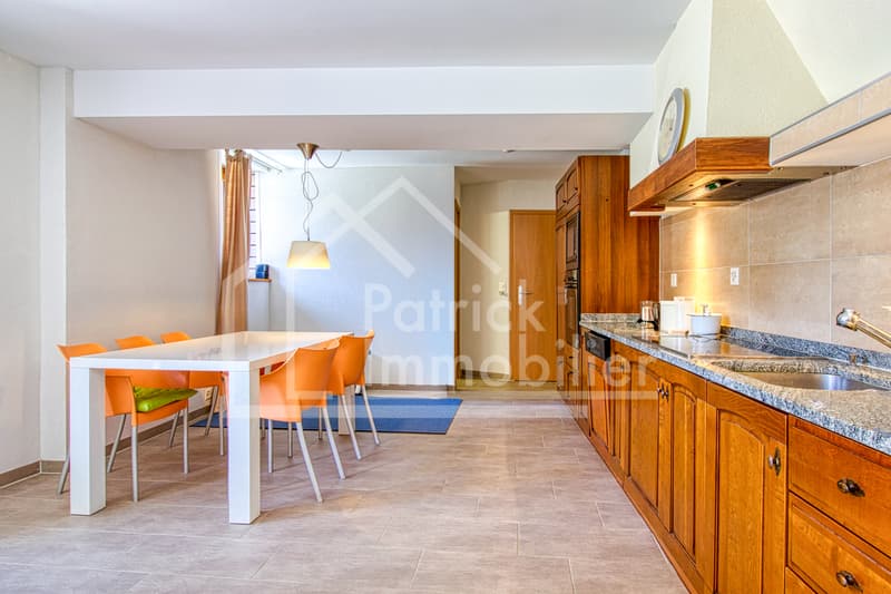 Immeuble d'habitation avec café restaurant Rendement brut 4,89 % (12)