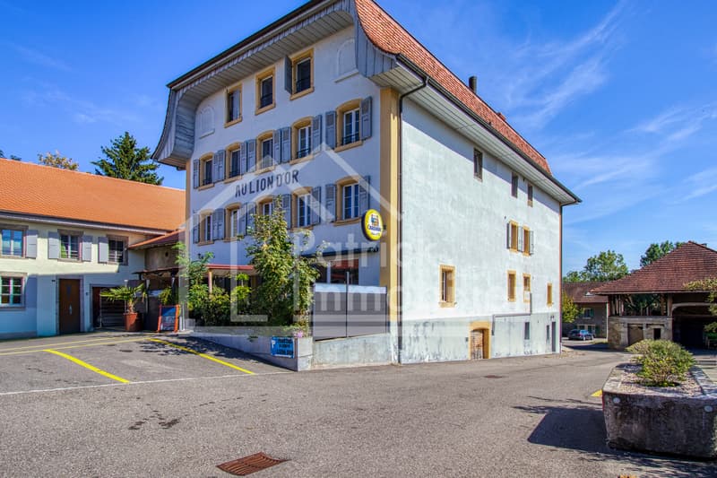 Immeuble d'habitation avec café restaurant Rendement brut 4,89 % (1)