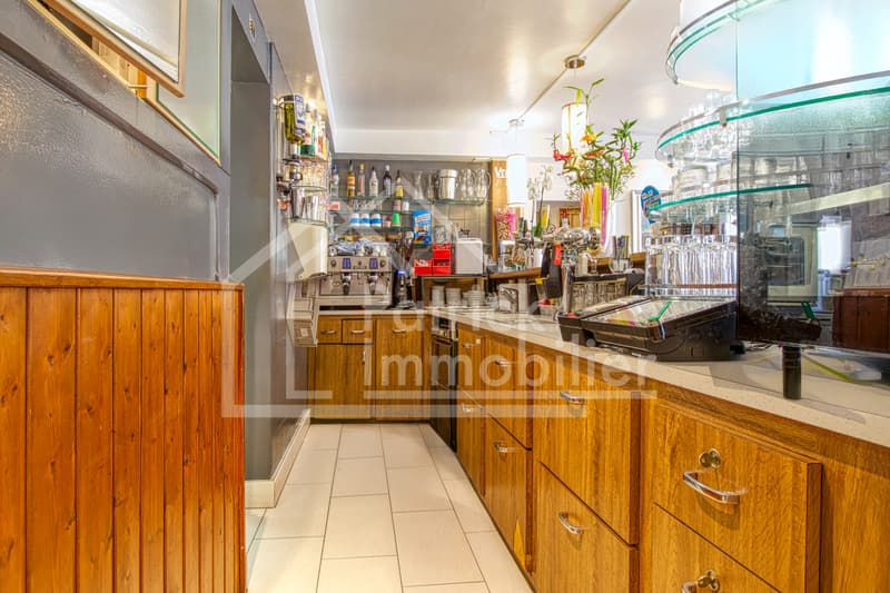 Immeuble d'habitation avec café restaurant Rendement brut 4,89 % (4)