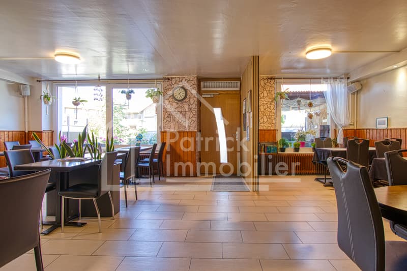Immeuble d'habitation avec café restaurant Rendement brut 4,89 % (5)