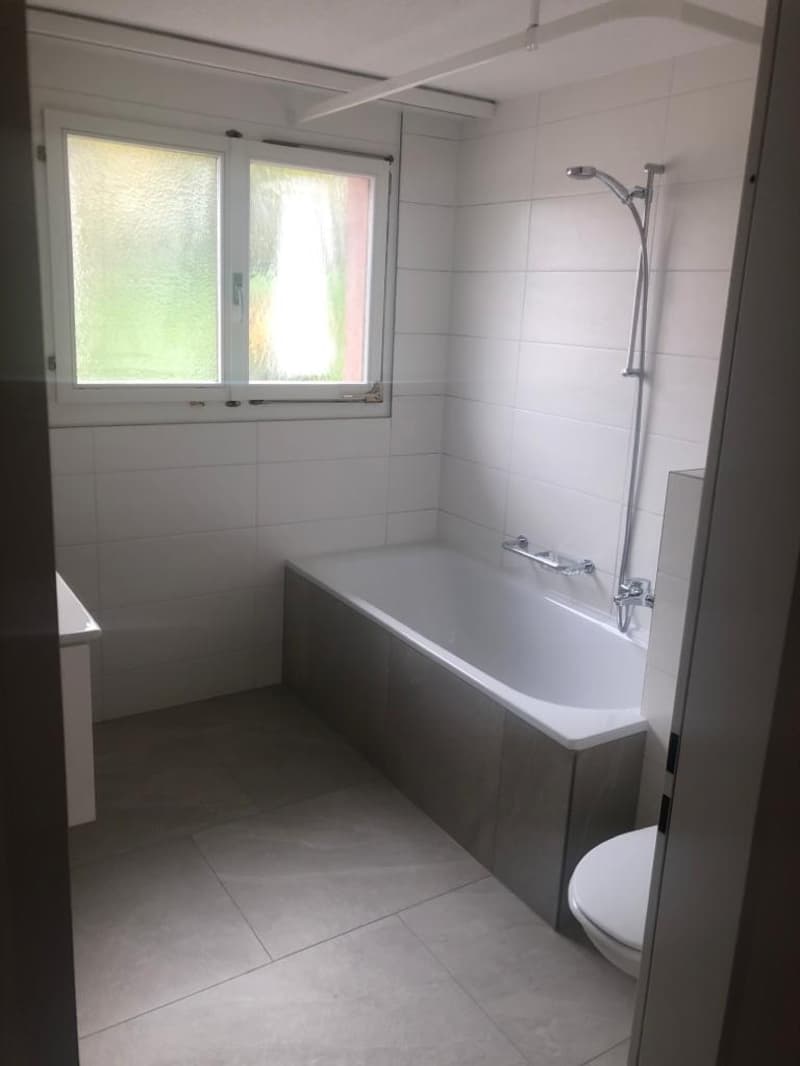 TOP-GELEGENHEIT: Komfortable Wohnung mit grossem Balkon (6)