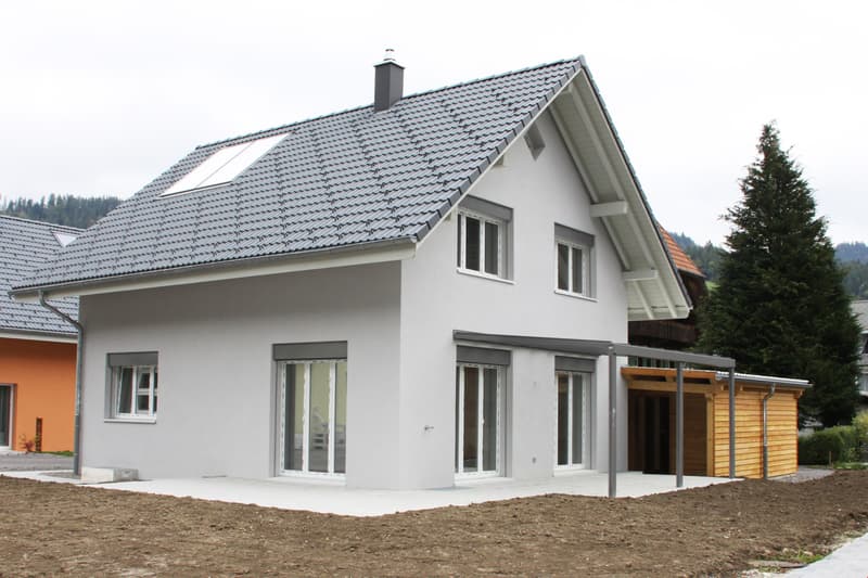 Einfamilienhaus mit Umschwung und gedeckter Terrasse