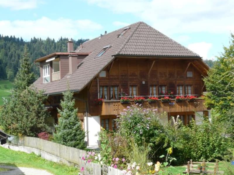 Wohnhaus mit Dachwohnung