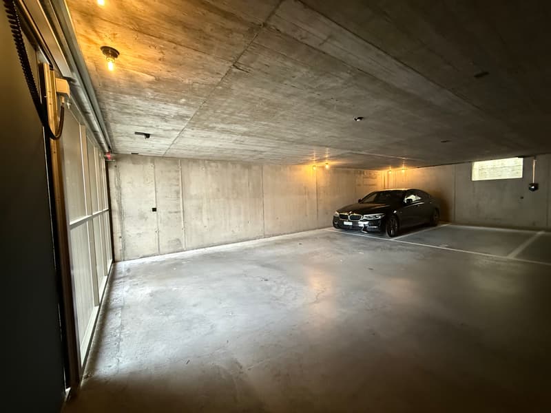 Helle, klimatisierte 2.5-Zimmer Wohnung mit Balkon und Tiefgaragenparkplatz (13)