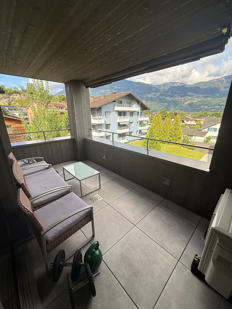 Helle, klimatisierte 2.5-Zimmer Wohnung mit Balkon und Tiefgaragenparkplatz (7)