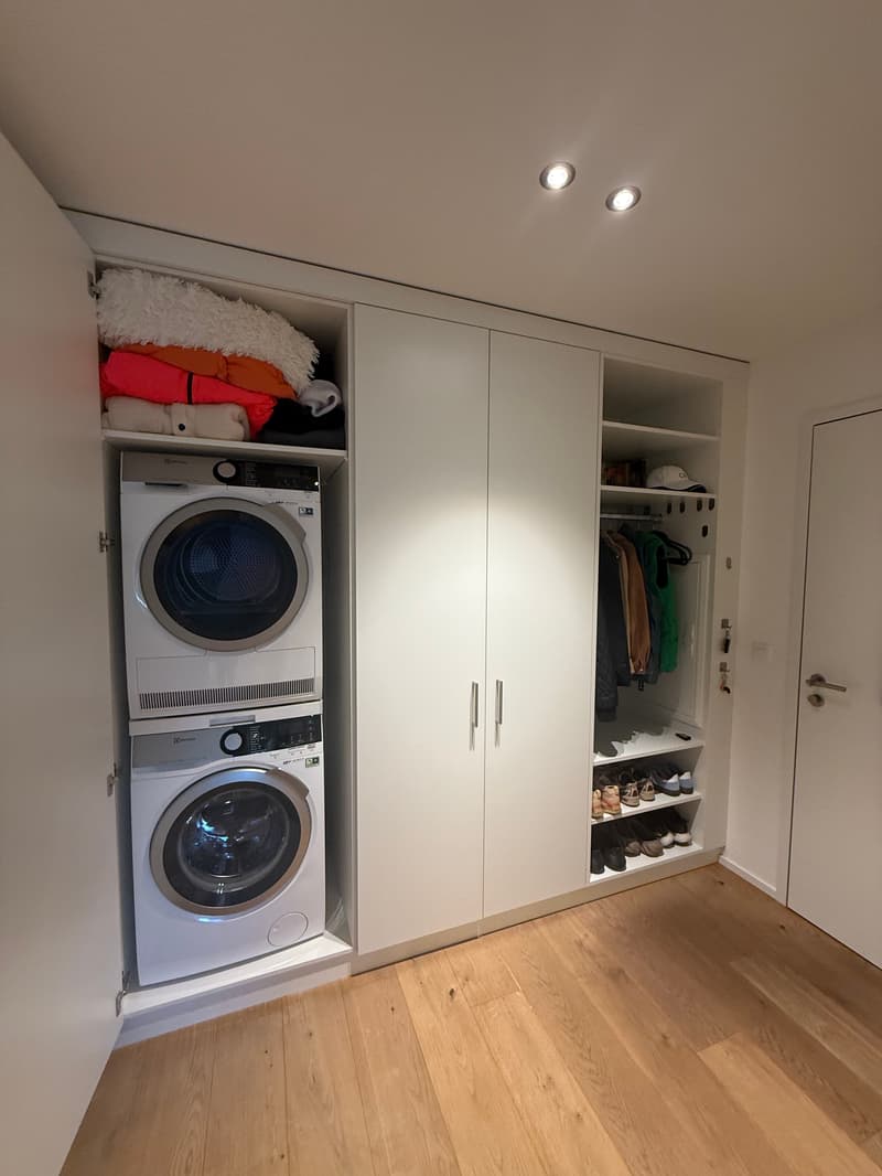 Helle, klimatisierte 2.5-Zimmer Wohnung mit Balkon und Tiefgaragenparkplatz (9)