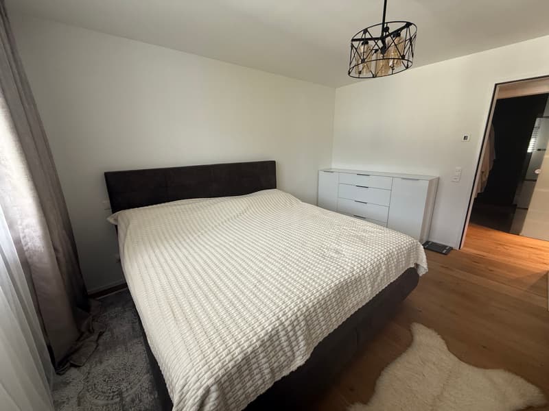 Helle, klimatisierte 2.5-Zimmer Wohnung mit Balkon und Tiefgaragenparkplatz (6)