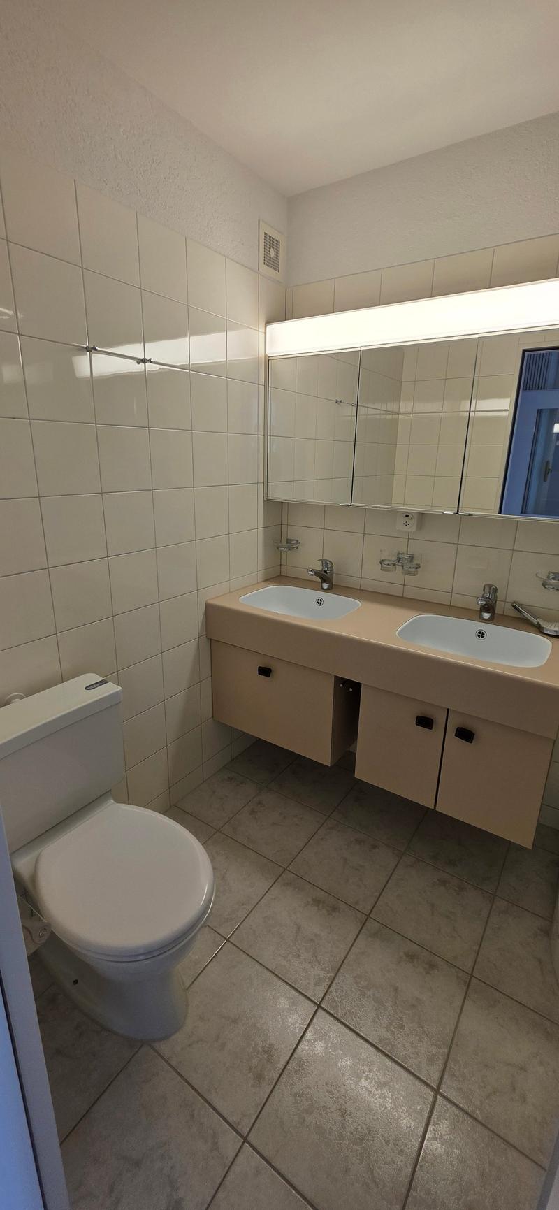 helle, sonnige, ruhige 3.5-Zimmer Wohnung mit Balkon (7)