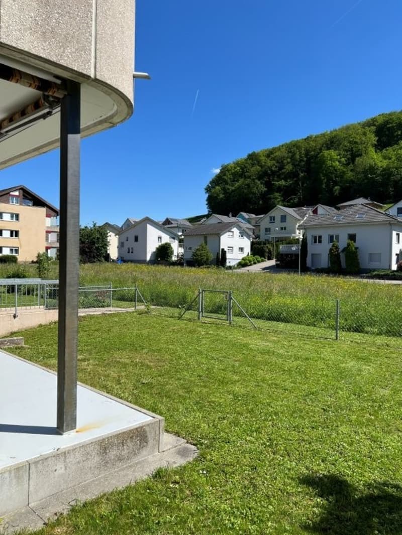 4.5-Zimmer Wohnung mit gedecktem Südbalkon, Gartensitzplatz und Lift (16)