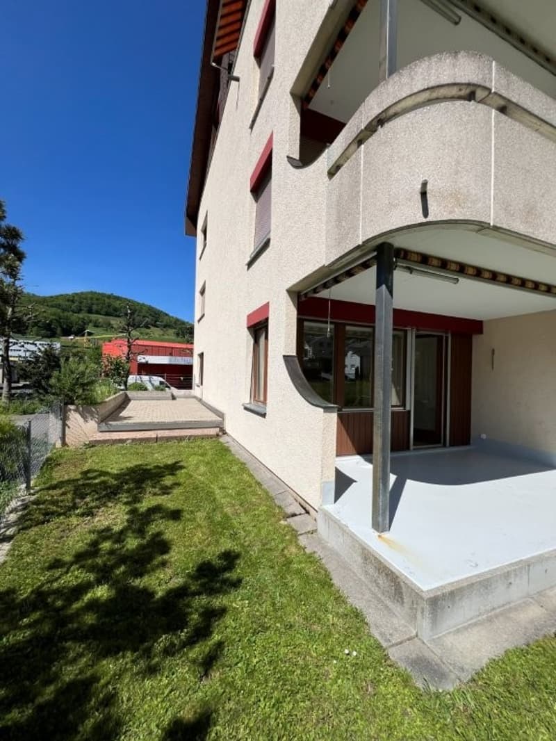 4.5-Zimmer Wohnung mit gedecktem Südbalkon, Gartensitzplatz und Lift (14)