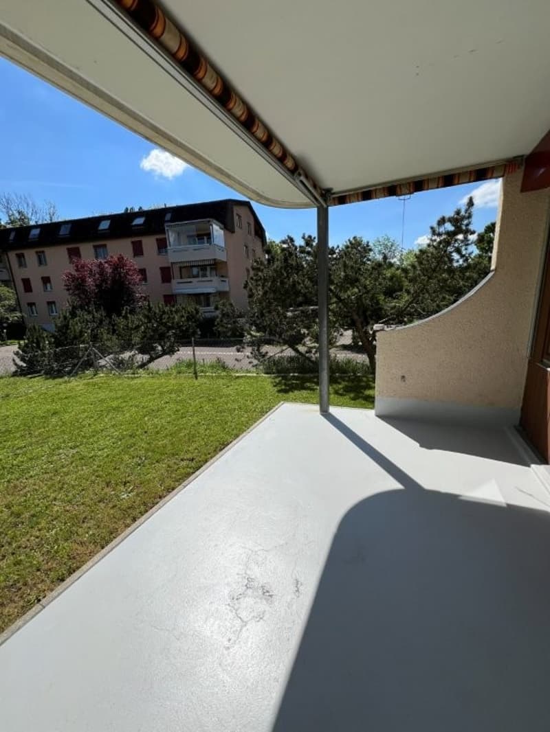 4.5-Zimmer Wohnung mit gedecktem Südbalkon, Gartensitzplatz und Lift (13)
