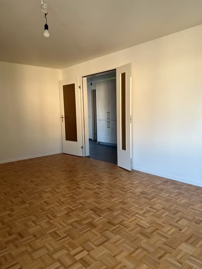 4.5-Zimmer Wohnung mit gedecktem Südbalkon, Gartensitzplatz und Lift (11)