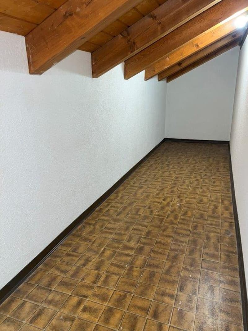 2.5-Zimmer Dachwohnung mit gedeckter Loggia und Lift (20)