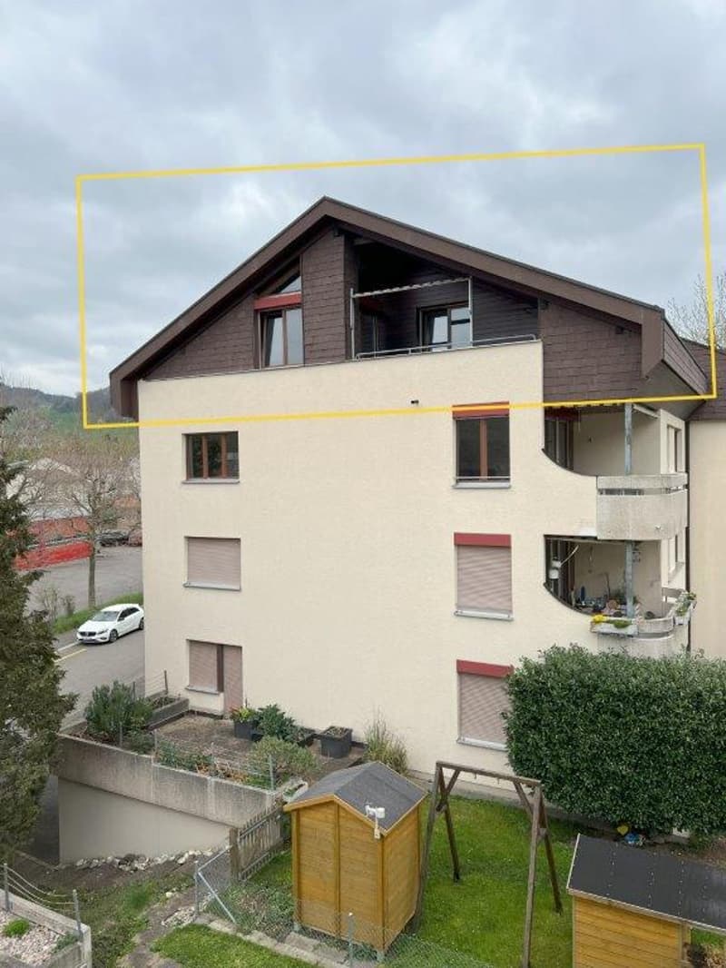 2.5-Zimmer Dachwohnung mit gedeckter Loggia und Lift (1)