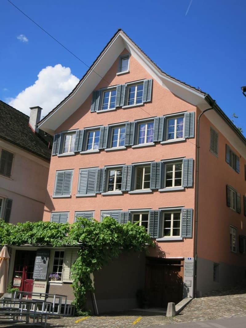 Altstadtflair & Grosszügigkeit – Wohnen in der historischen „Felsenburg“ mit Gartenbenutzung (2)
