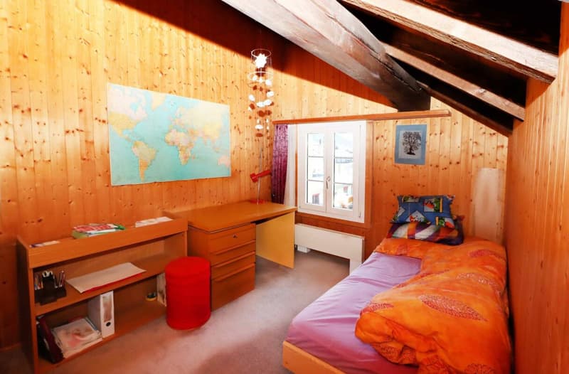 Zimmer DG mit Zugang zu Abstellkammer