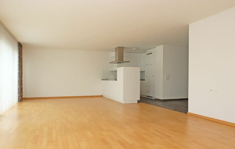 Küche mit Wohn- und Esszimmer