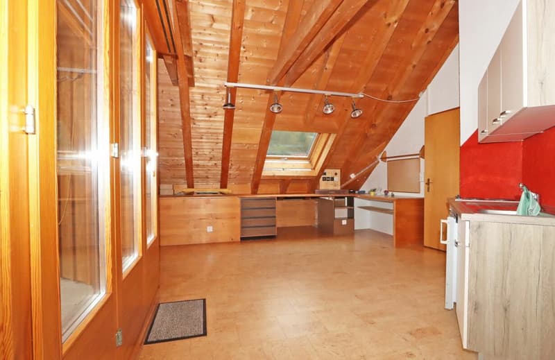 Zimmer mit Kühlschrank und Lavabo DG