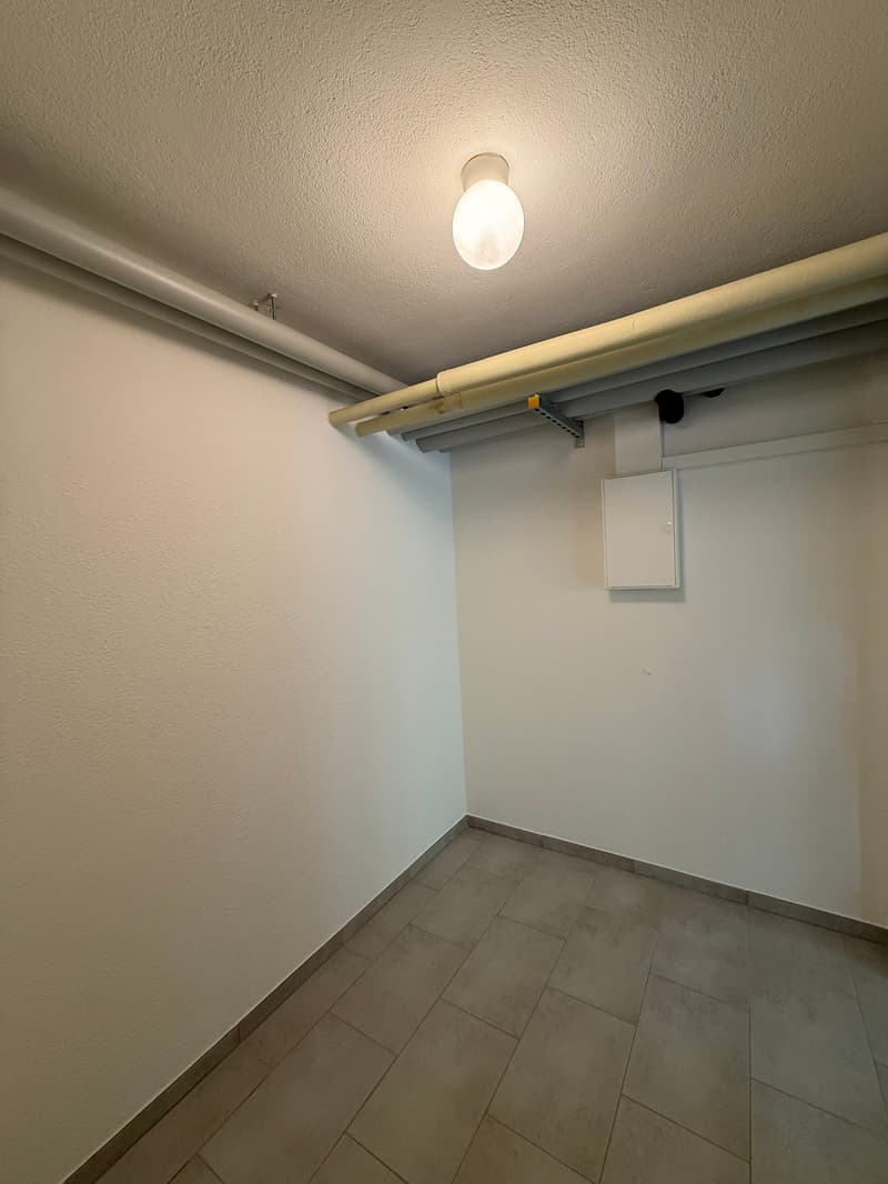 Office, Studio or Health-Beauty-Lifestyle-Lounge (14)