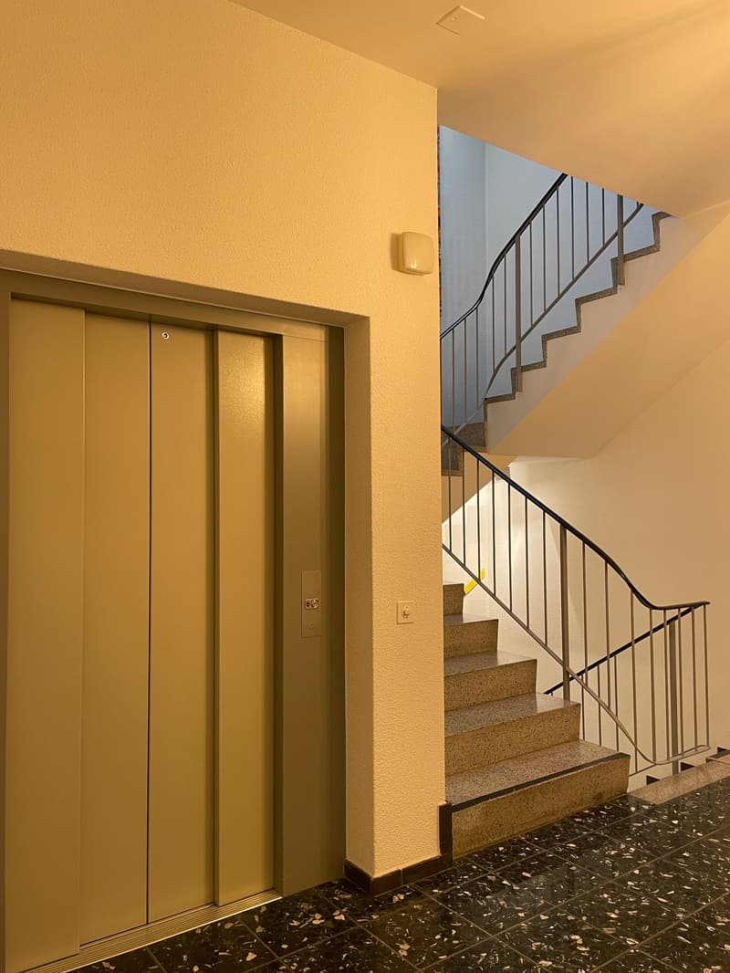 Lift und Treppenhaus
