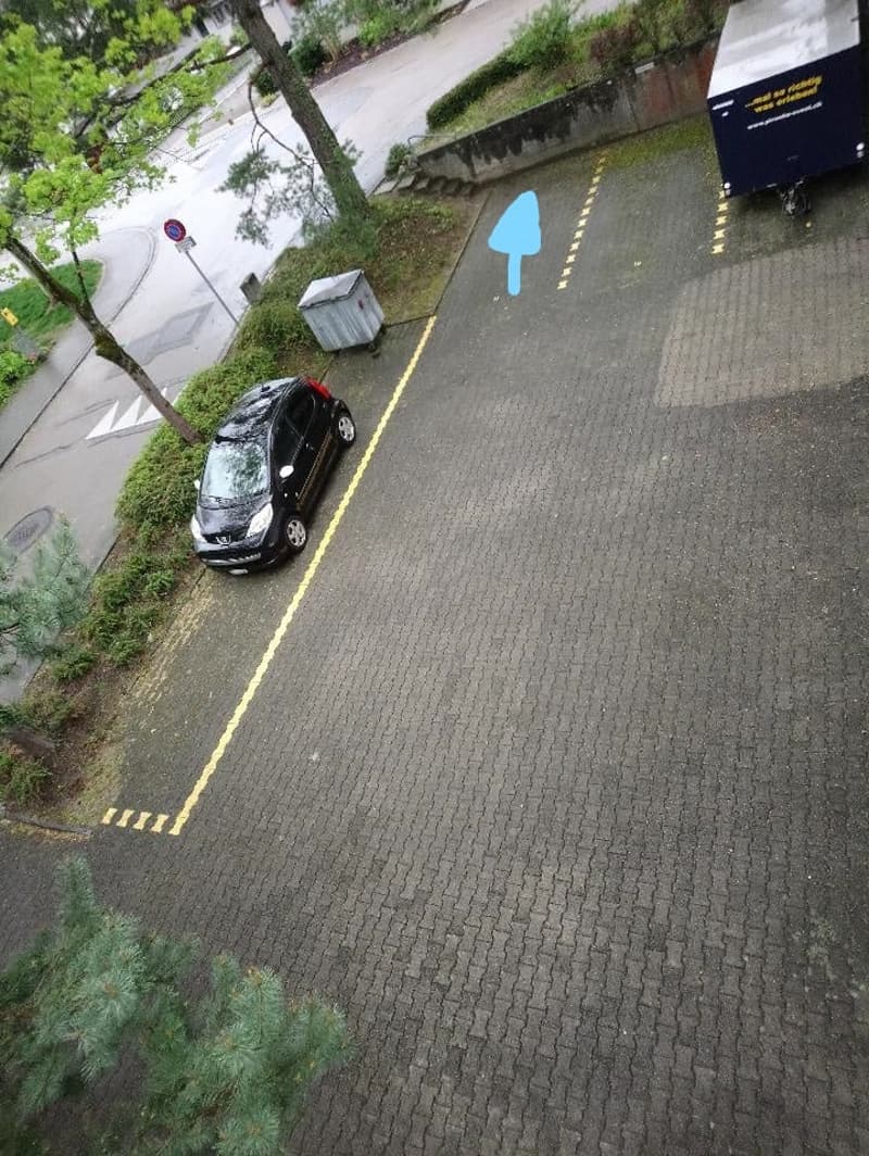 Aussen-Parkplatz zu vermieten (2)