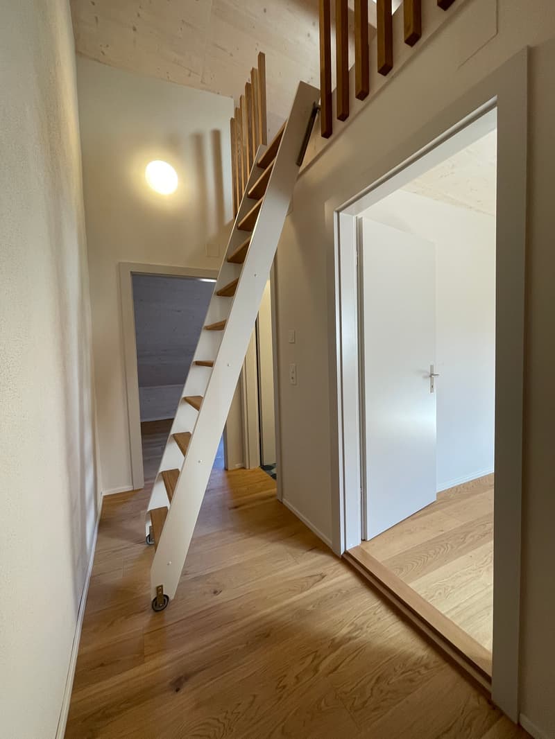 Dachgeschoss mit ausfahrbarer Treppe zum Estrich