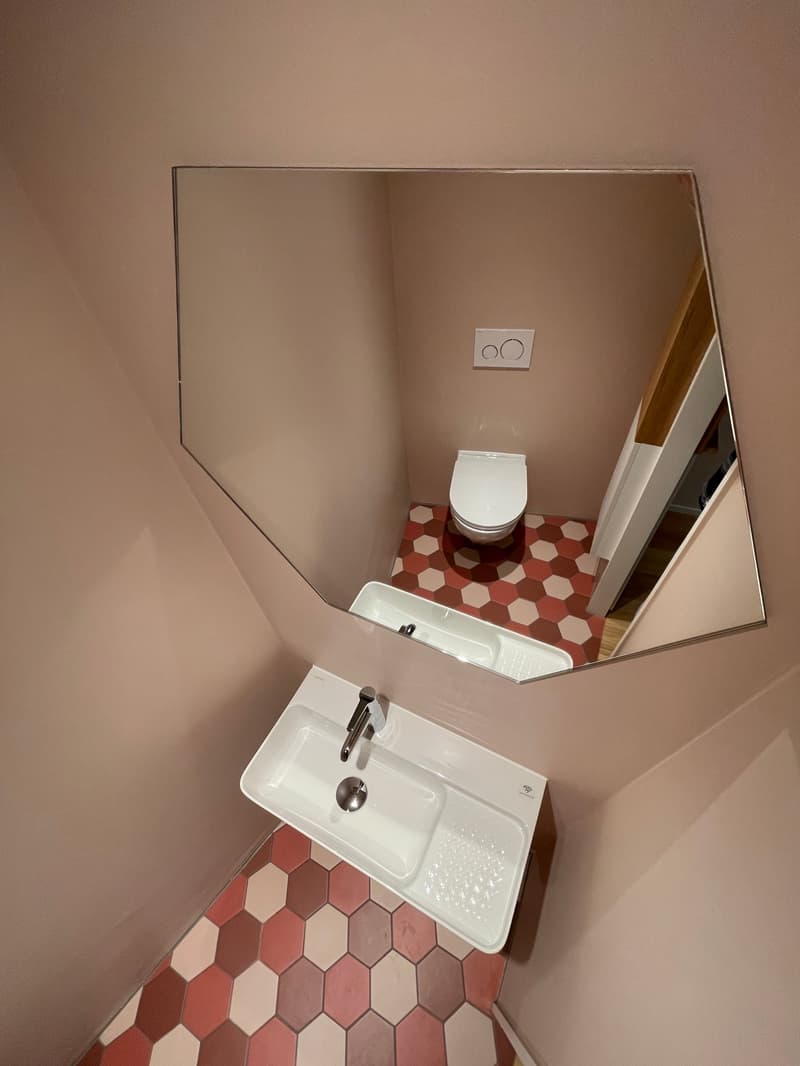separates WC