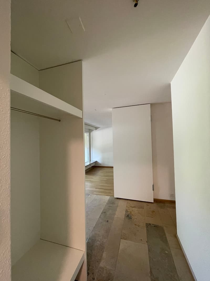 Entrée mit Garderobe