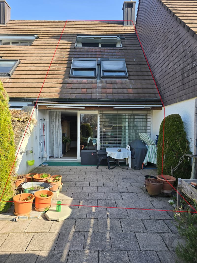 Charmantes 5-Zimmer-Reihenhaus mit Garten in Uster (2)
