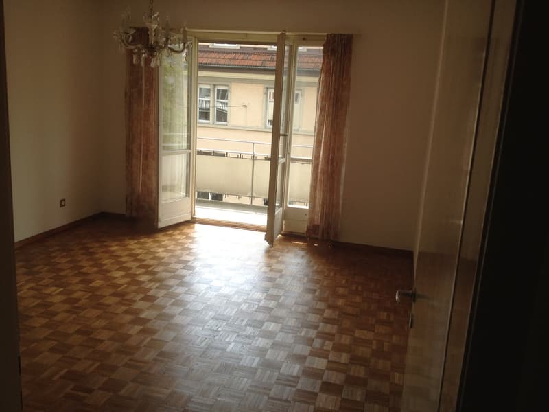 Wunderschöne, grosszügige, ruhige + sonnige 2.5 ZIMMER-WOHNUNG (4)