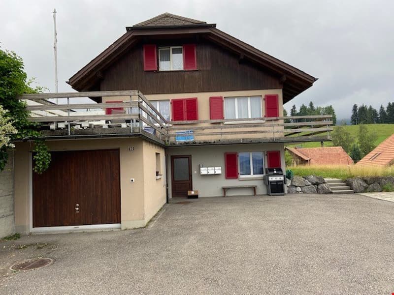 Charmante 2-Zimmer-Wohnung mit Panoramablick in Zäziwil (2)