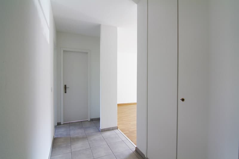 Grosszügige und helle Wohnung in Ittigen (2)