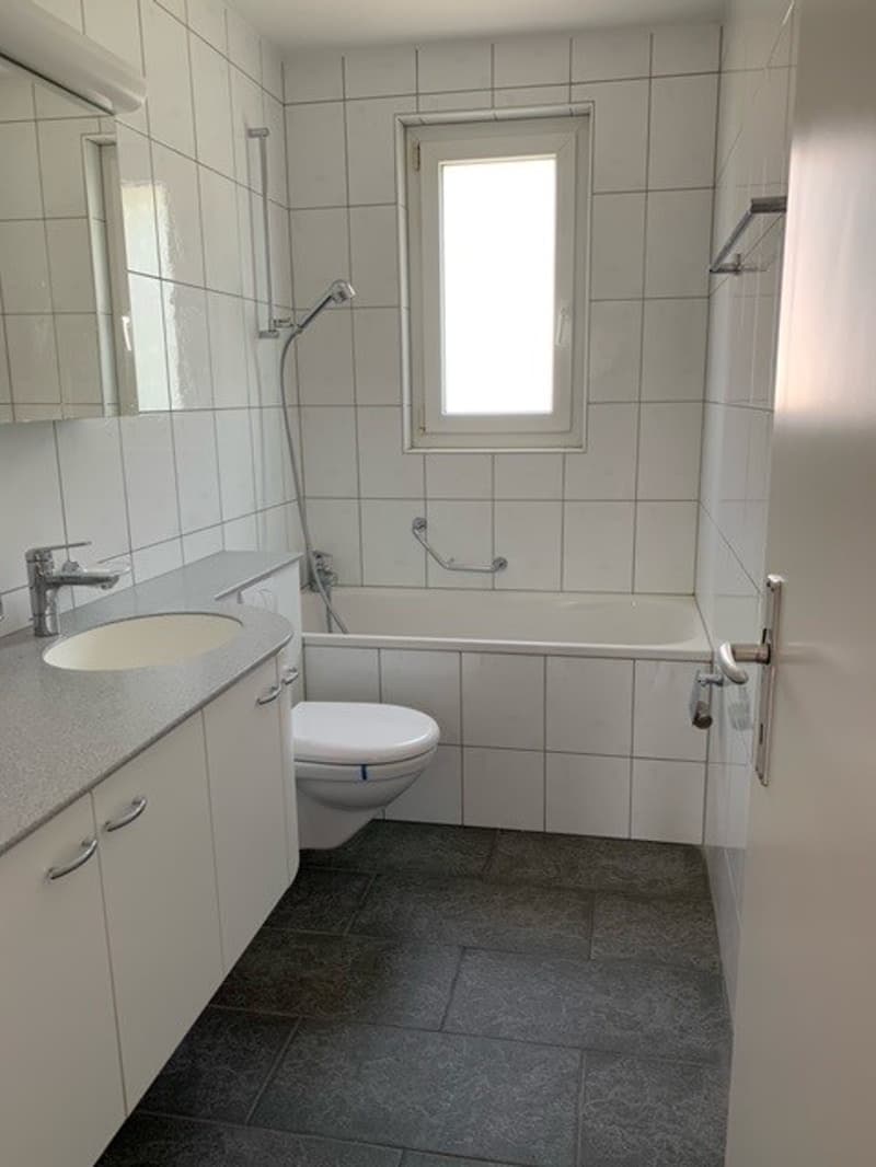 Sonnige 4-Zimmer-Wohnung mit Balkon in Dotzigen (3)