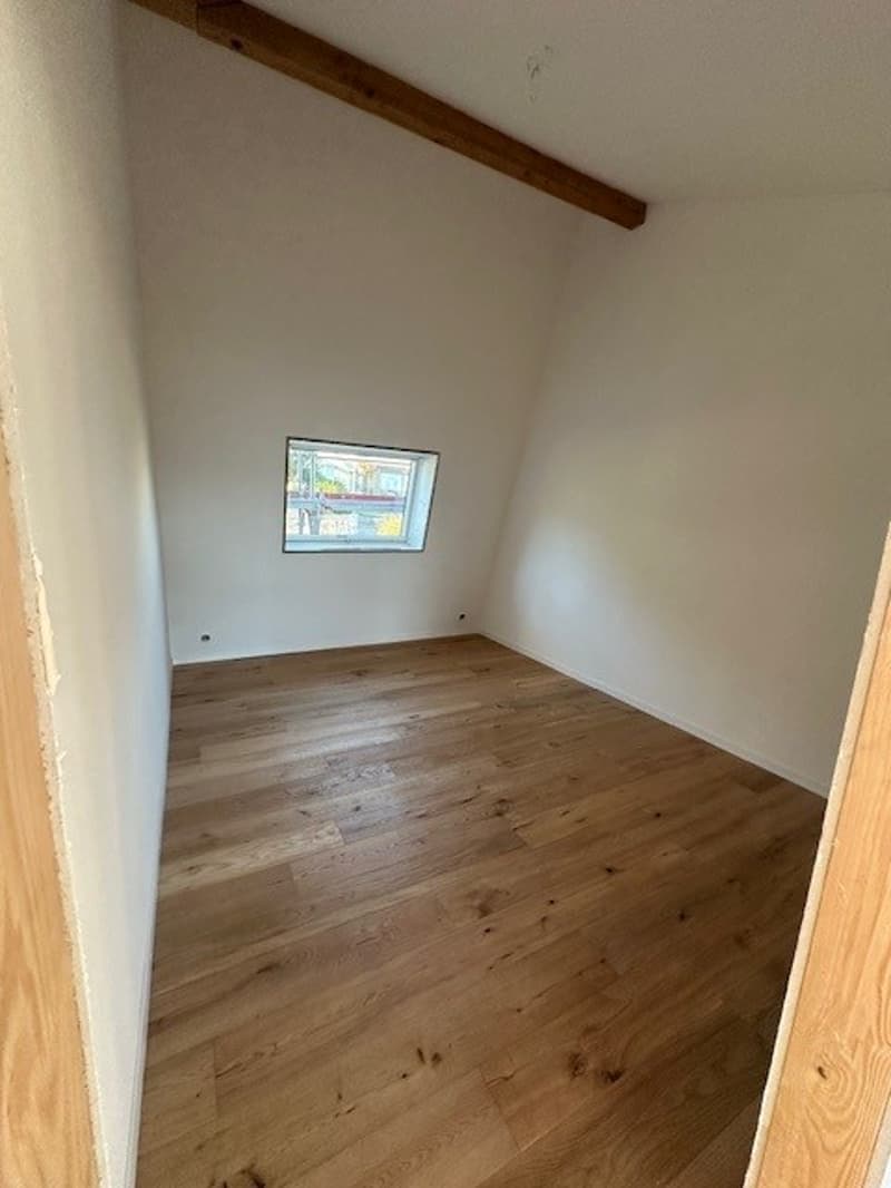 Moderne 3.5-Zimmer-Dachwohnung in Boll – Neubau mit Aussicht (5)