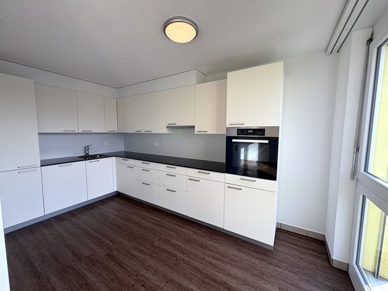 Apartment with balcony and playground for rent (2)
