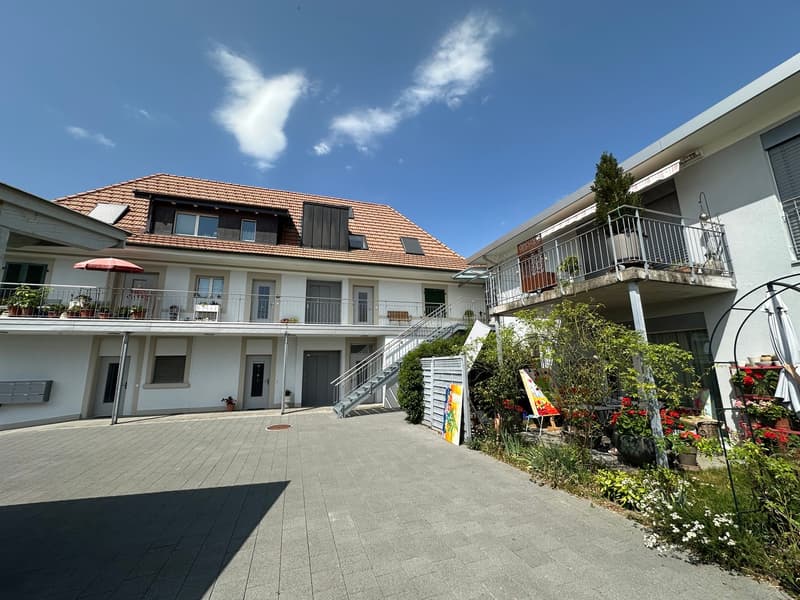 moderne 2-Zimmer-Wohnung mit gedecktem Sitzplatz in der alten Käserei, Detligen (2)