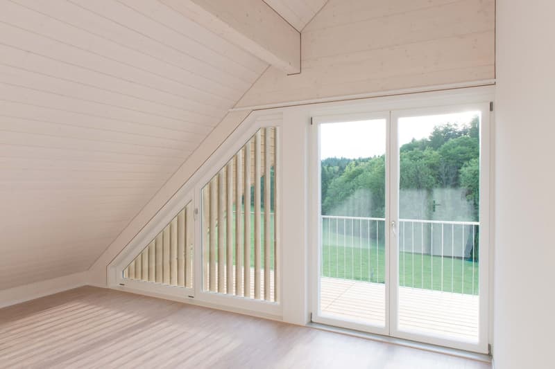 Grosszügige, moderne 4 1/2-Zimmer-Dachwohnung mit Galerie und Sicht ins Grüne in Rapperswil / BE (11)