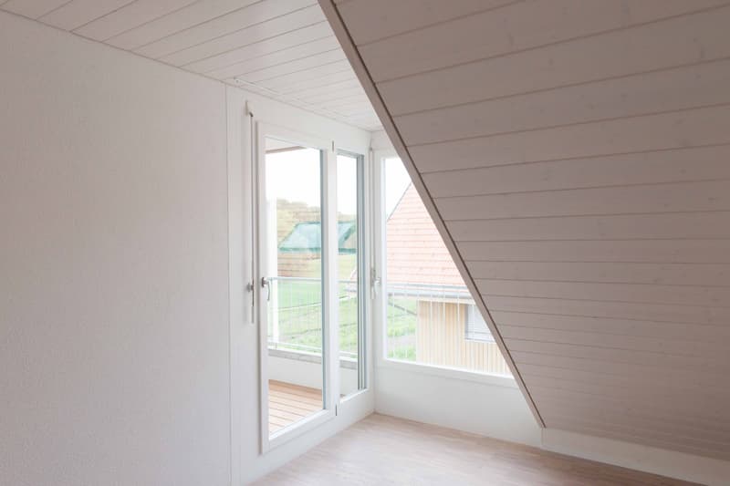 Grosszügige, moderne 4 1/2-Zimmer-Dachwohnung mit Galerie und Sicht ins Grüne in Rapperswil / BE (7)