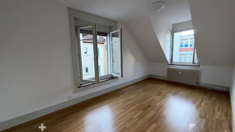 schön + ruhig: 3-Zimmer-Altbau-Dachwohnung Nähe Bahnhof, Schöneggstr. 20, Biel (6)