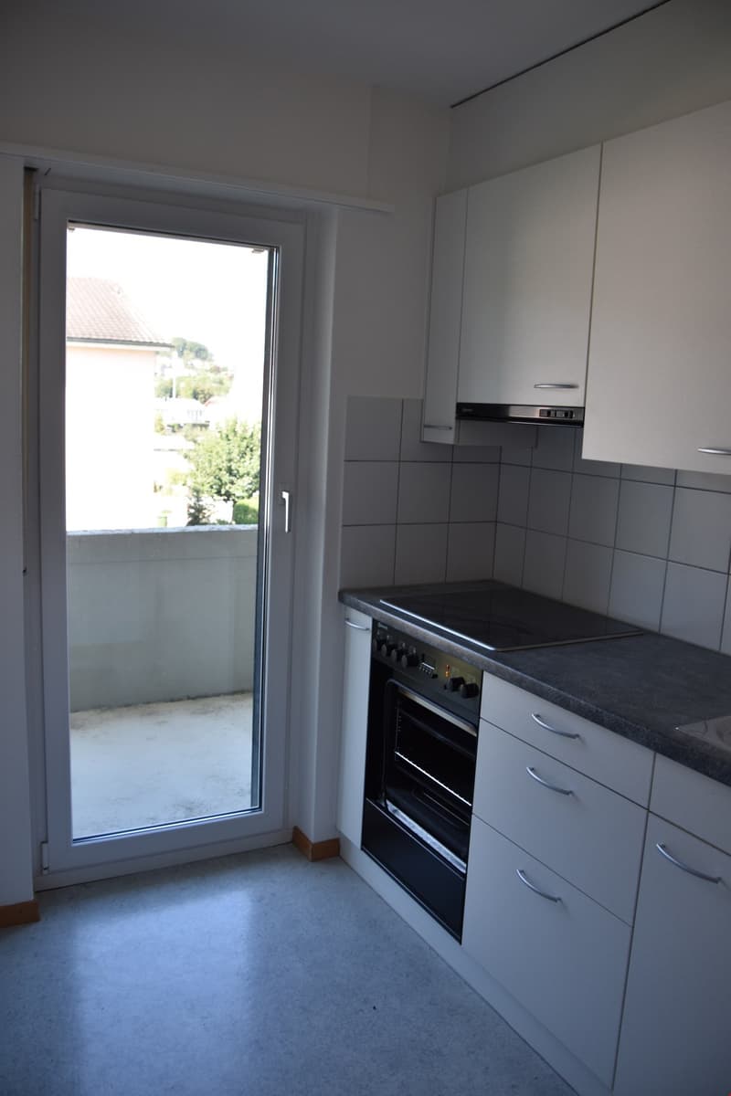 grosszügige 4.5-Zimmer-Wohnung mit sonnigem Balkon in Studen (4)