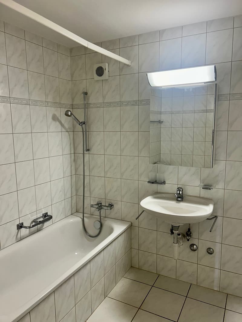grosszügige 4.5-Zimmer-Wohnung mit sonnigem Balkon in Studen (10)