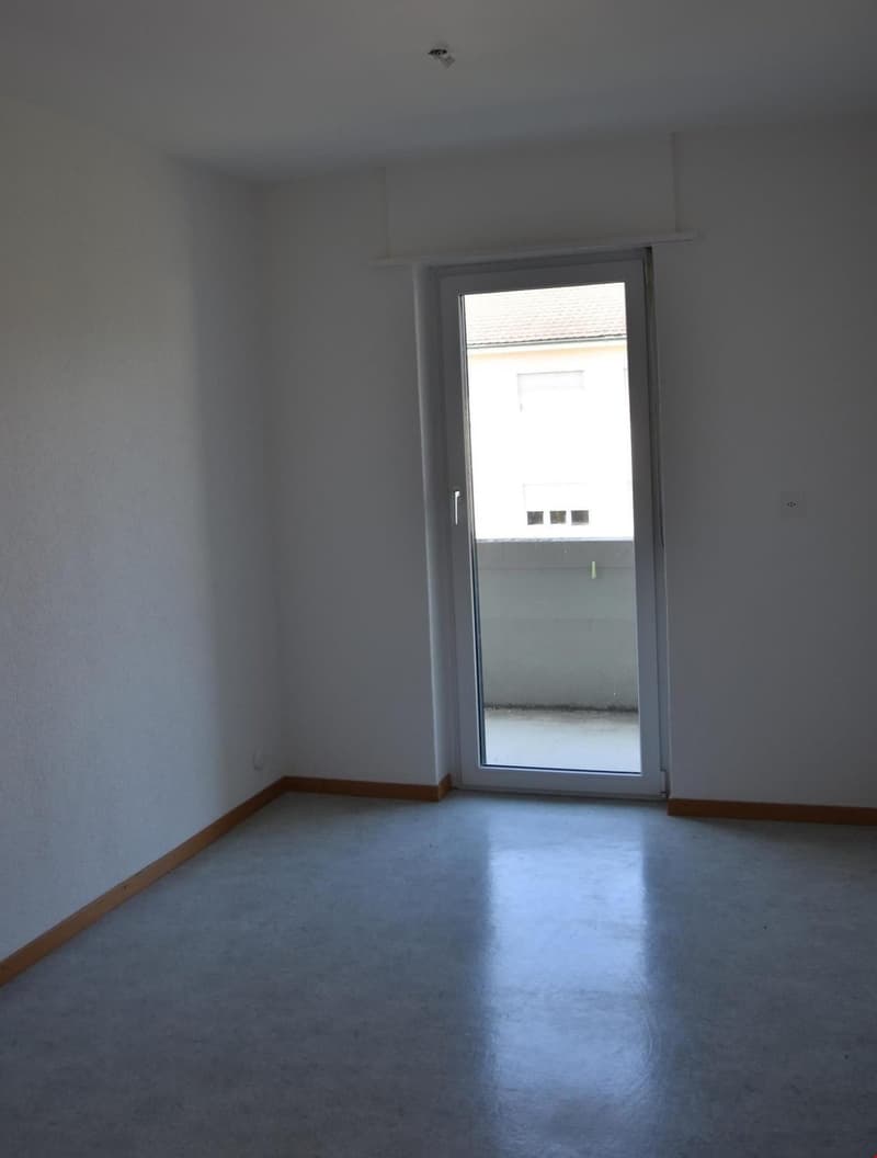 grosszügige 4.5-Zimmer-Wohnung mit sonnigem Balkon in Studen (8)